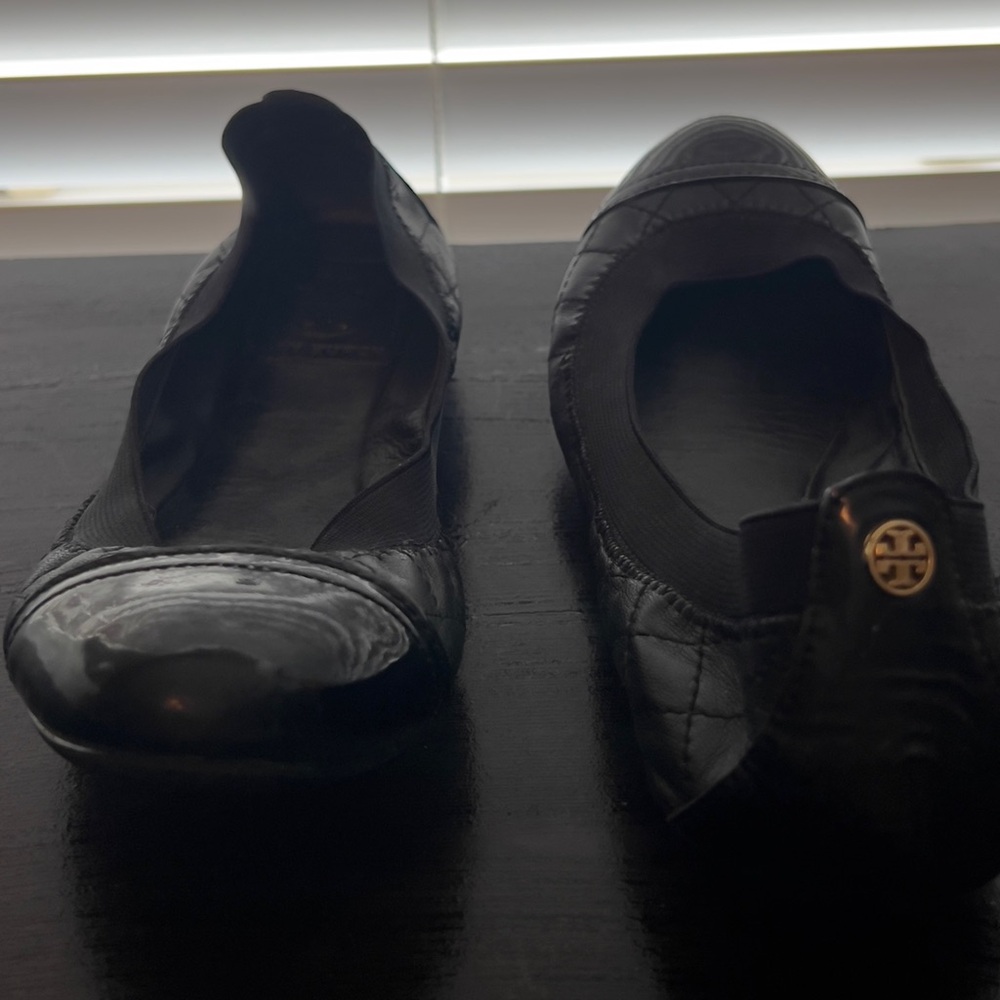 Tory Burch Black Quilted Leather Ballet Flats with Logo Accent